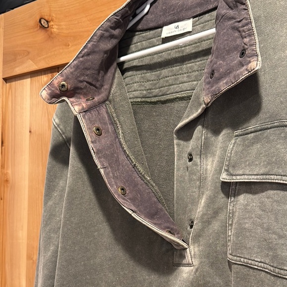 Green Casual Sweatshirt with Collared Neckline - Picture 5 of 6